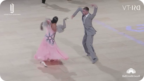 Занятия в школе танцев