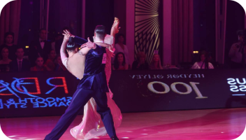 Занятия в школе танцев